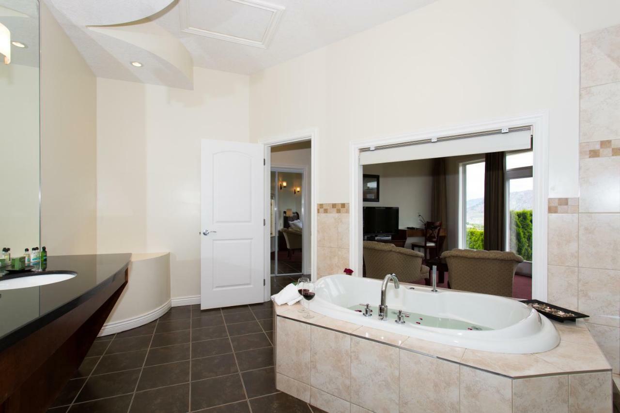 Shiraz Villa Osoyoos Extérieur photo