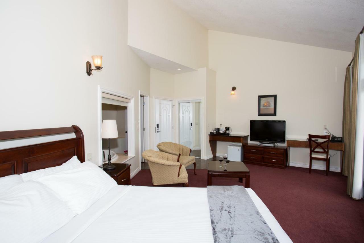 Shiraz Villa Osoyoos Extérieur photo